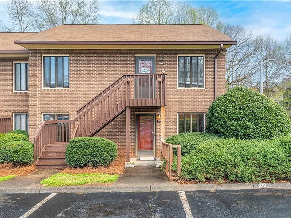 216 Ridge Forest Ct in Winston-Salem, NC - Building Photo