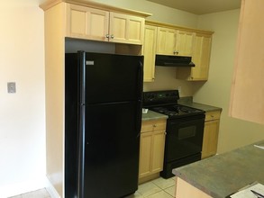 2850 Reynard Way-Unit -APT 34 in San Diego, CA - Building Photo - Building Photo