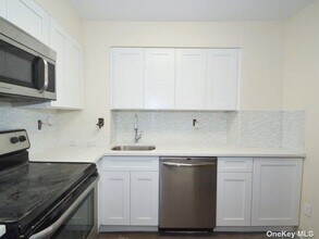 360 Shore Rd in Long Beach, NY - Foto de edificio - Building Photo