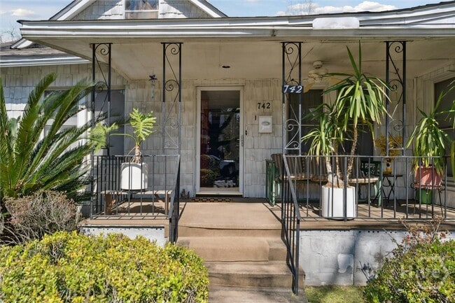742 E Park Ave in Savannah, GA - Building Photo - Building Photo