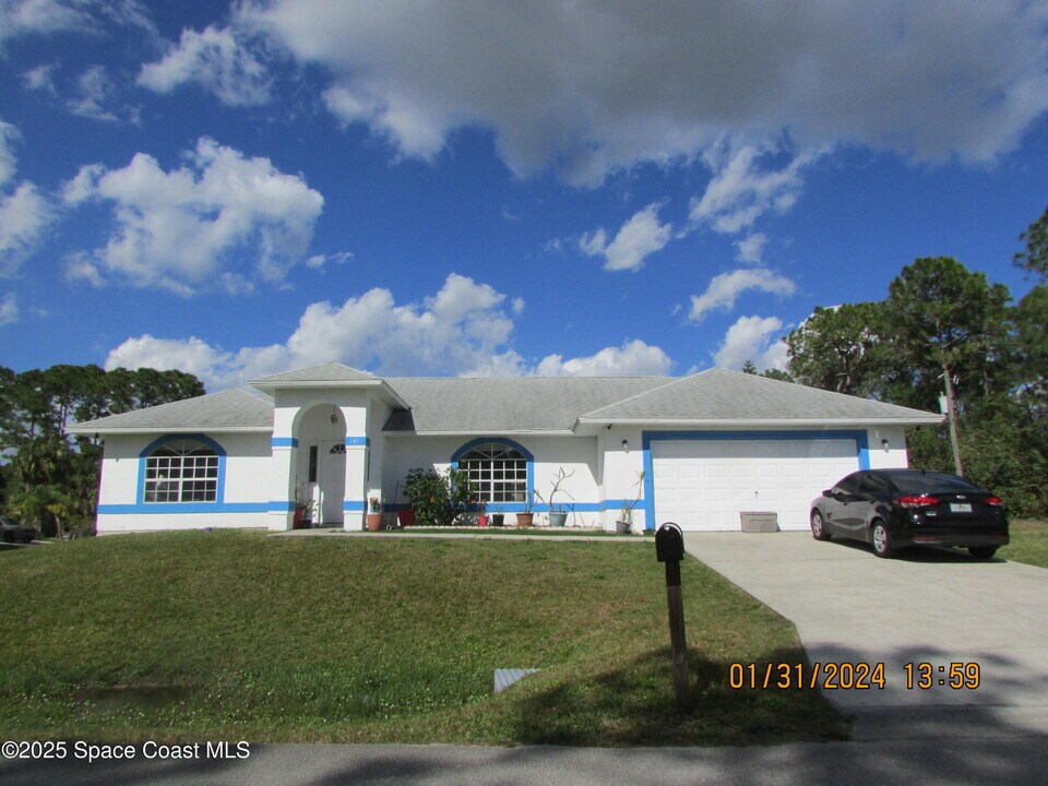 141 Scotch St SW in Palm Bay, FL - Building Photo