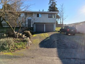 127 NE 164th St in Shoreline, WA - Building Photo
