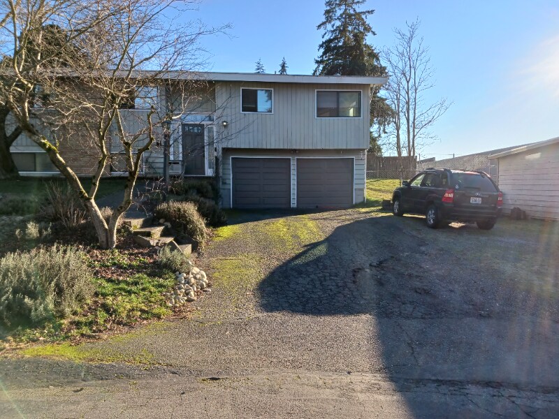 127 NE 164th St in Shoreline, WA - Building Photo