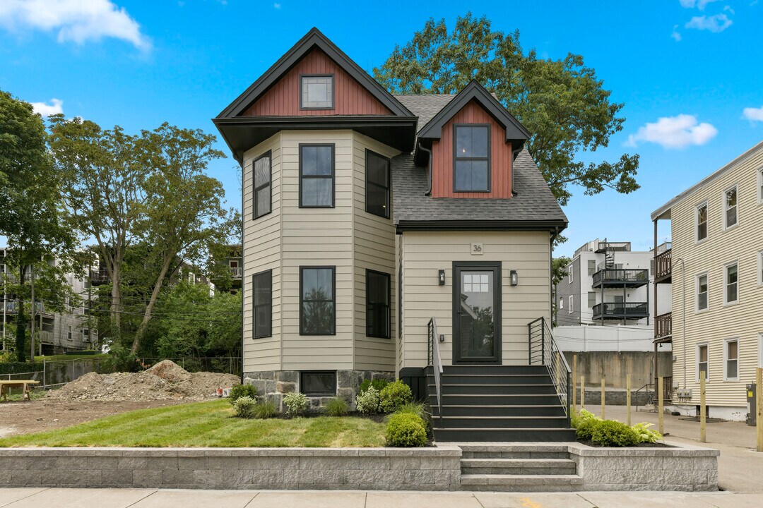36 McKone St, Unit 1 in Boston, MA - Foto de edificio