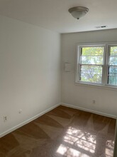 9555 LAKESIDE Dr in Norfolk, VA - Building Photo - Building Photo