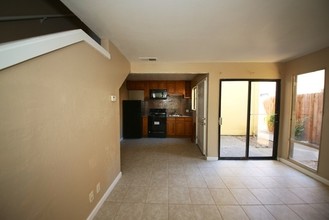 1905 N El Dorado St in Stockton, CA - Foto de edificio - Building Photo