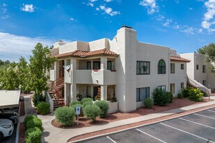 Las Brisas in Phoenix, AZ - Building Photo