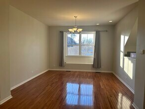 1088 N Claremont Dr in Palatine, IL - Building Photo - Building Photo