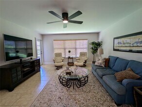 865 Normandy Trace Rd in Tampa, FL - Foto de edificio - Building Photo