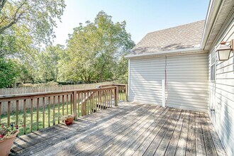 521 Branchwood Ave in Springdale, AR - Foto de edificio - Building Photo