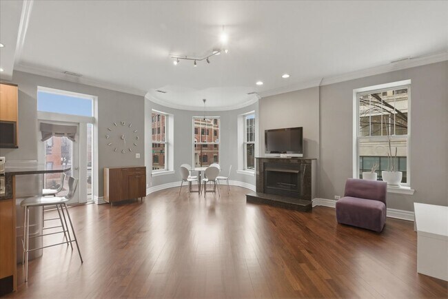 36 S Ashland Ave, Unit 202 in Chicago, IL - Foto de edificio - Building Photo