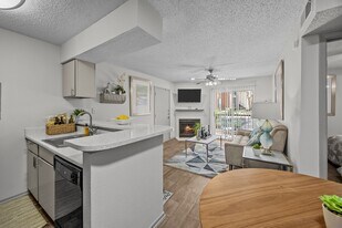 The View on Fox Creek in Lewisville, TX - Building Photo