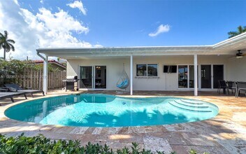 1466 NE 57th Ct in Fort Lauderdale, FL - Foto de edificio - Building Photo