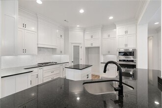 1600 SW Montrose Ave in Bentonville, AR - Building Photo - Building Photo