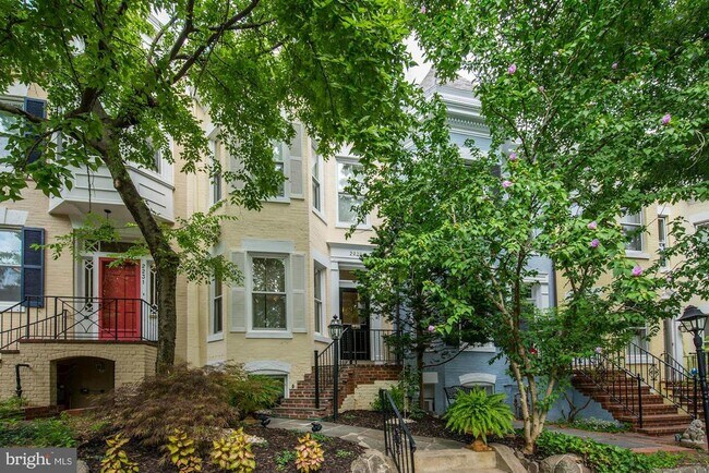 2229 Hall Pl NW in Washington, DC - Building Photo - Building Photo