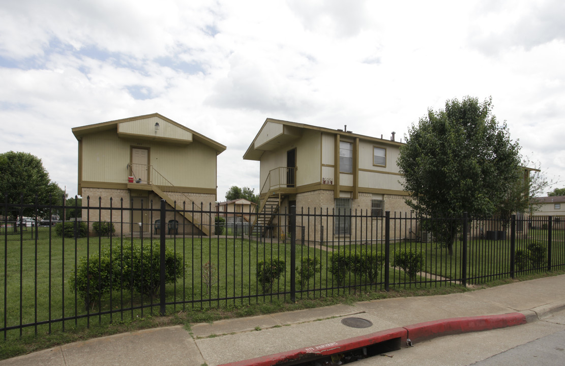 Prince Hall Apartments in Dallas, TX - Building Photo