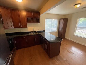 2929 E Martin Luther King Jr Blvd in Austin, TX - Building Photo - Building Photo