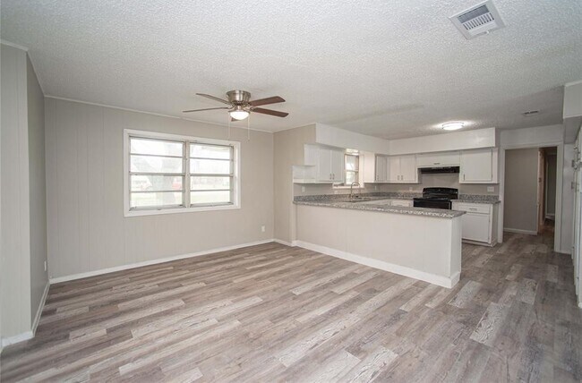 317 Pear St in La Marque, TX - Building Photo - Building Photo