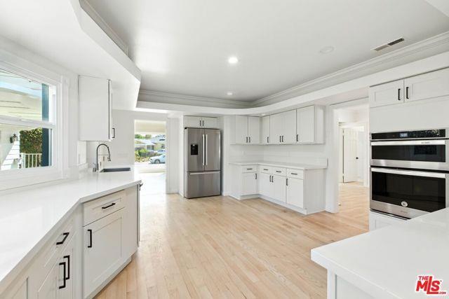 property at 4640 Laurelgrove Ave