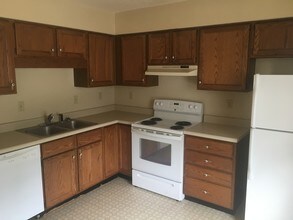 614 Cantebury Dr, Unit B in Warrensburg, MO - Building Photo - Building Photo