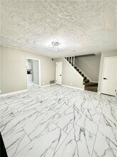 337 Bradley Woods Ct NW in Lilburn, GA - Foto de edificio - Building Photo