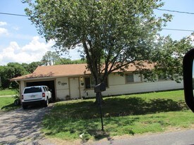 301 Dwain St in Glenwood, AR - Building Photo
