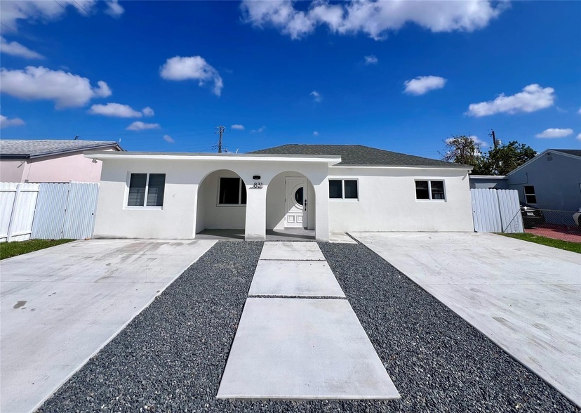 831 NE 1st Pl, Unit 14 in Hialeah, FL - Building Photo