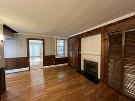 26 Fayette St, Unit B Apartamentos