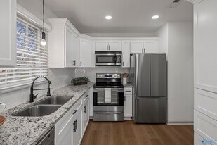 1613 Armstrong St NW in Huntsville, AL - Building Photo