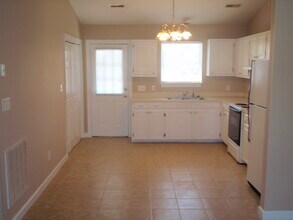 560 Snow Hill St, Unit A in Ayden, NC - Building Photo - Building Photo