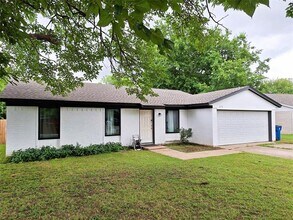 316 N Heights Dr in Crowley, TX - Building Photo - Building Photo