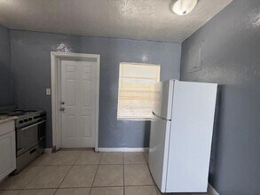 1913 Division Ave in West Palm Beach, FL - Foto de edificio - Building Photo