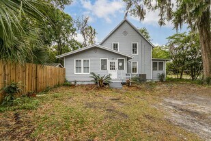 2523 NW 6th St in Gainesville, FL - Building Photo