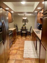 12212 N Paradise Village Pkwy W, Unit 121C in Phoenix, AZ - Foto de edificio - Building Photo