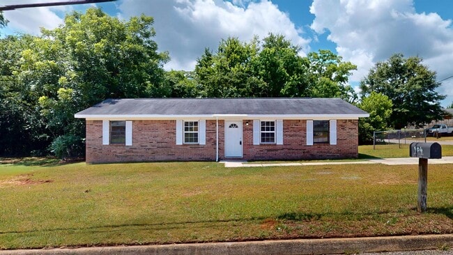 property at 903 W Adams St