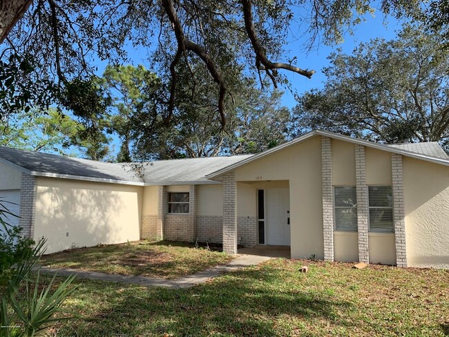 property at 185 Cinnamon Lake Cir