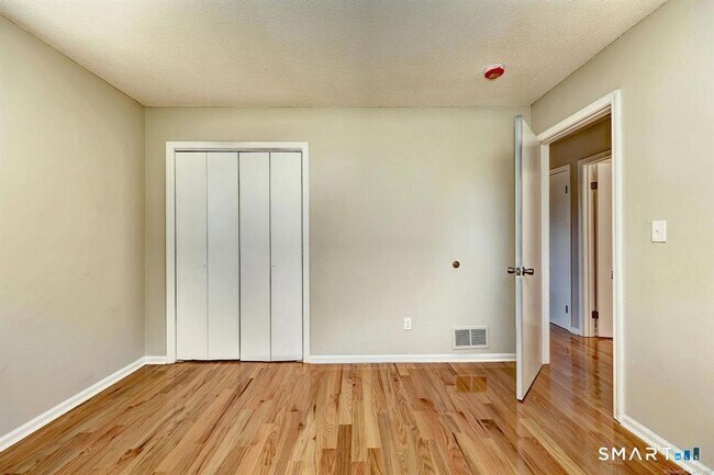 1145 Sherman Ave in Hamden, CT - Foto de edificio - Building Photo