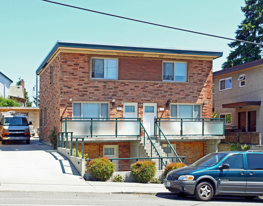 Nordic Plaza Apartments in Seattle, WA - Building Photo