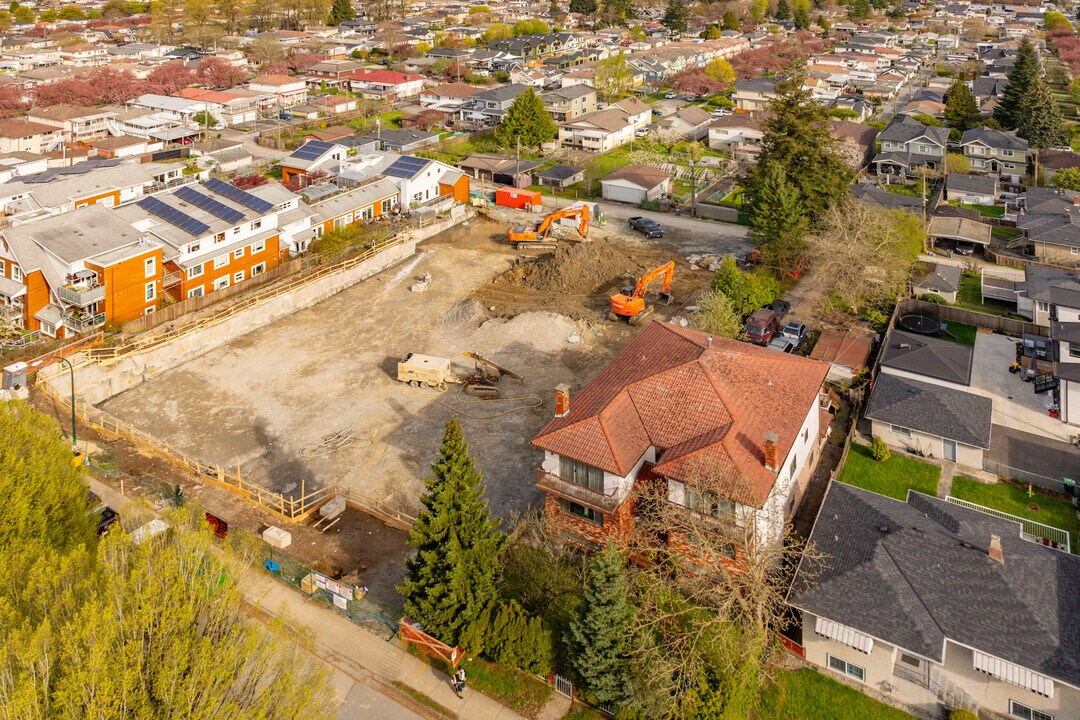 1749-1765 33rd Av E in Vancouver, BC - Building Photo