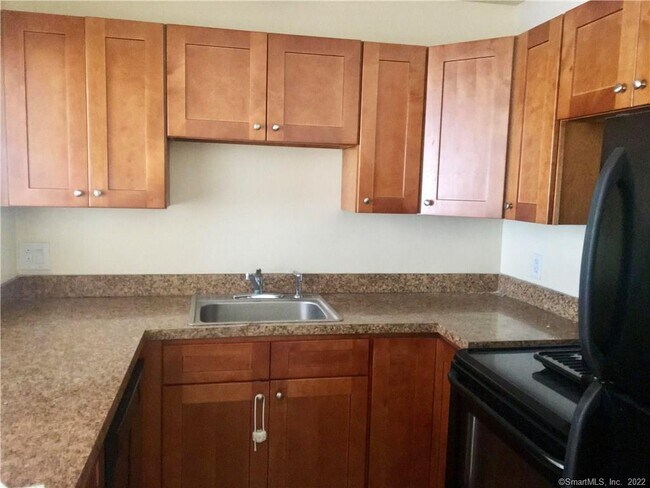 113 Niles Hill Rd in New London, CT - Building Photo - Building Photo