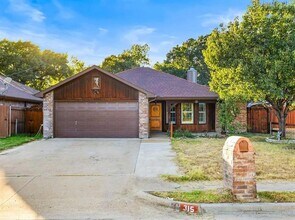 315 Gilbert Rd in Irving, TX - Building Photo - Building Photo