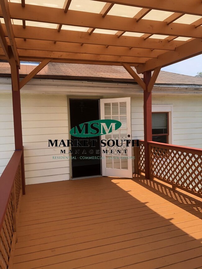 property at 121 W Duffy St
