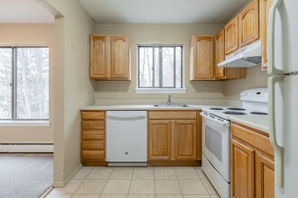 Woodbury Gardens in Central Valley, NY - Foto de edificio - Interior Photo