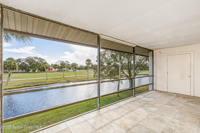 2125 Golf Isle Dr in Melbourne, FL - Foto de edificio - Building Photo
