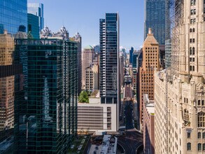 Lake and Wells in Chicago, IL - Foto de edificio - Building Photo