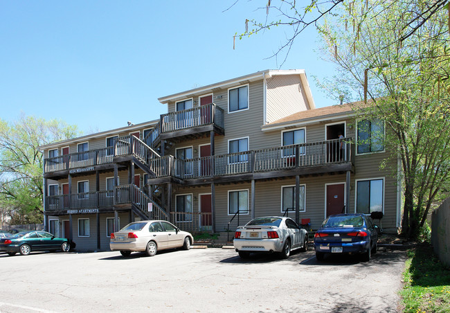 Redbud Apartments in Lawrence, KS - Building Photo - Building Photo