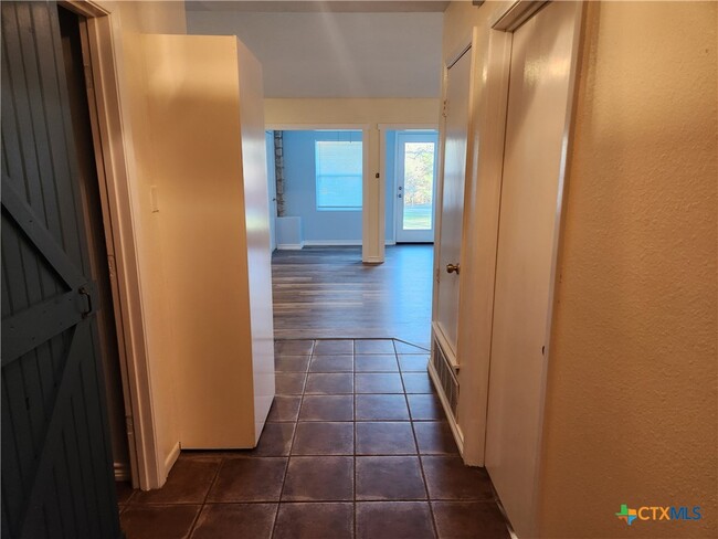 1015 Old Mill Rd in Salado, TX - Building Photo - Building Photo