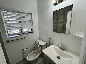 6432 NE 1st Ct in Miami, FL - Foto de edificio - Building Photo