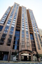 435 W Erie St, Unit 1708 in Chicago, IL - Building Photo
