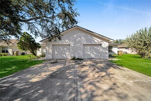 1214 SE 24th Ave in Cape Coral, FL - Building Photo